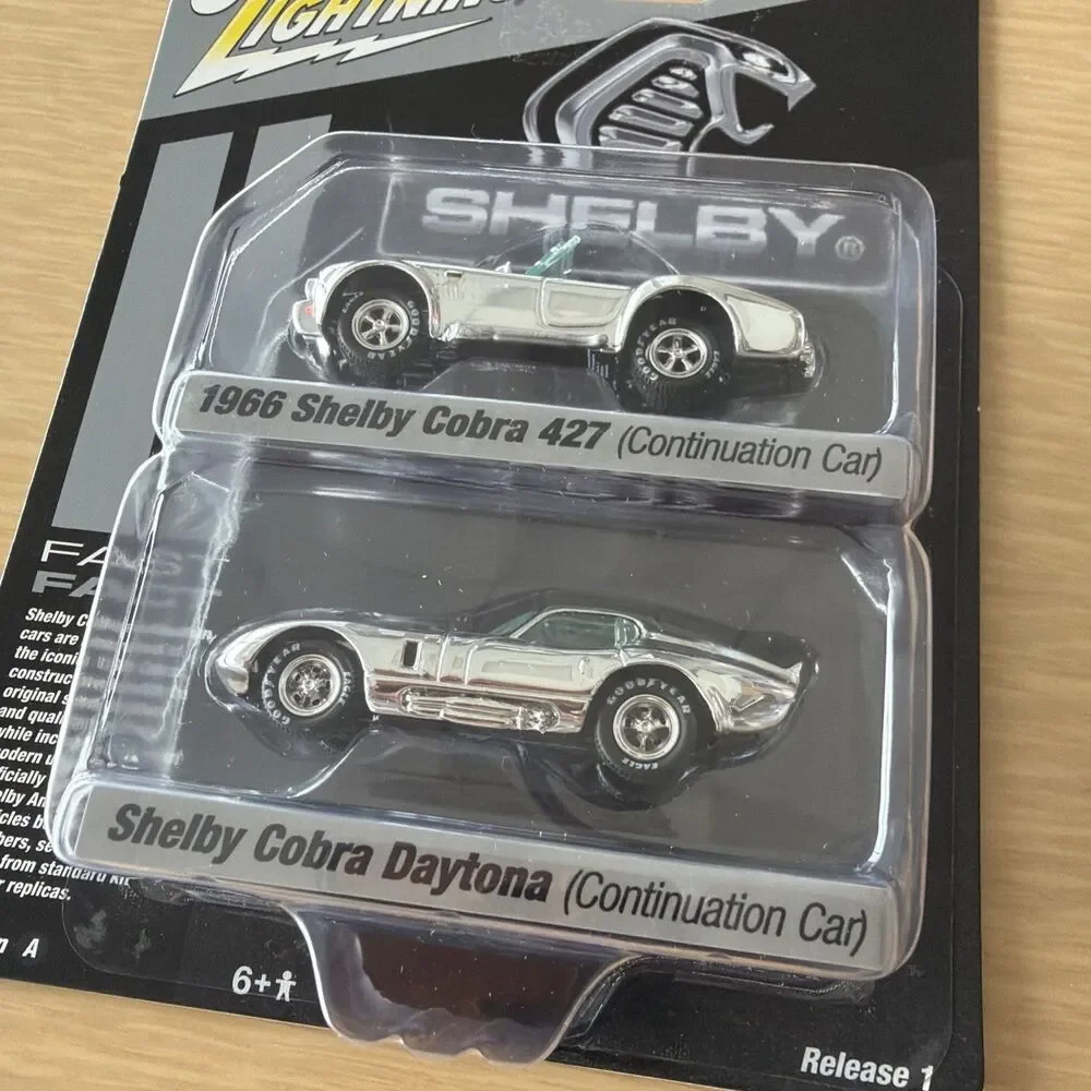 Johnny Lightning Die-Cast 2 Pack 1:64 1966 Shelby Cobra 427 & Daytona Chrome
